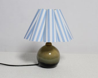 Duzy handmade scallop shape light blue stripes fabric and ceramic base table lamp, 110-240V/50-60Hz