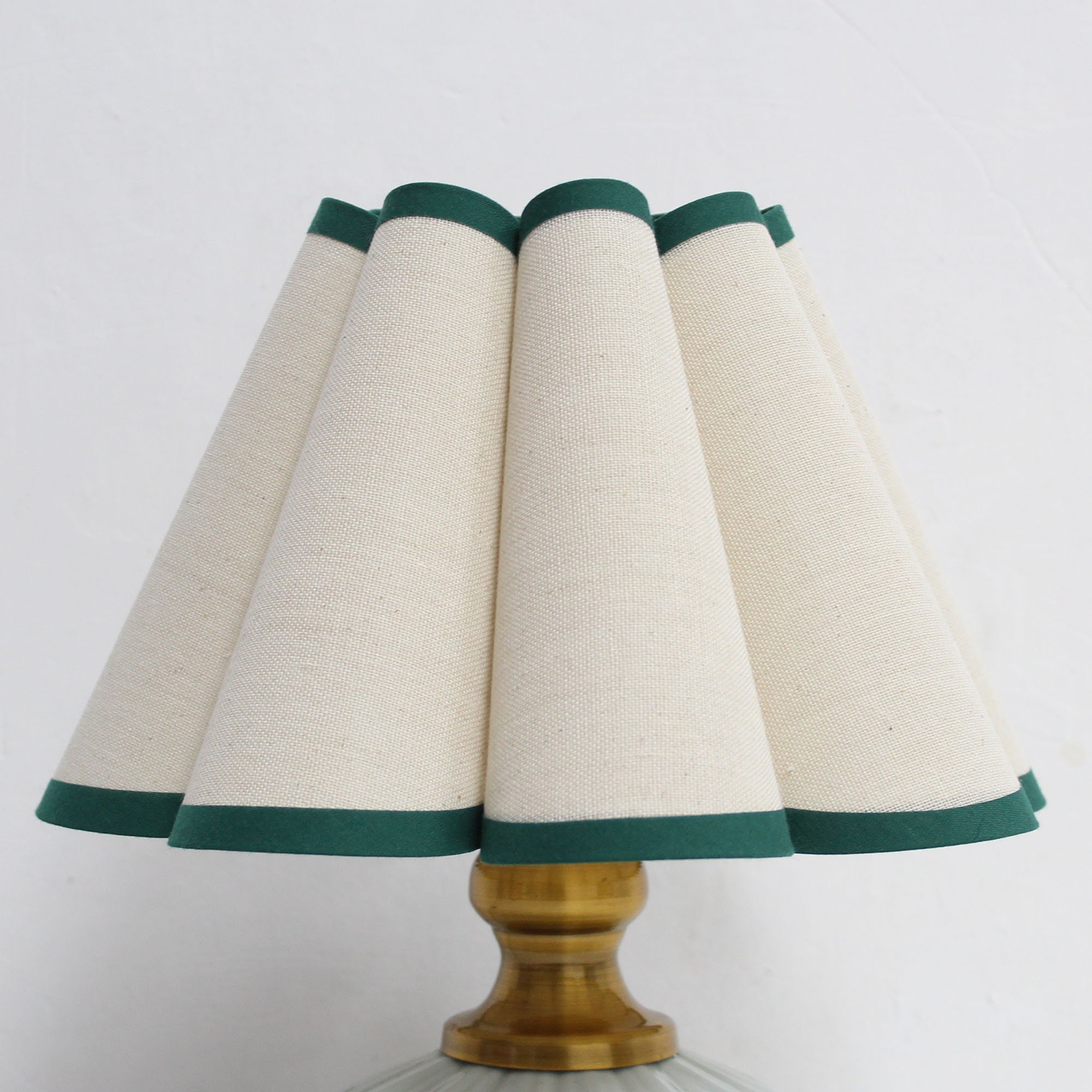 Duzy handmade light burlap fabric with dark green trim scallop lamp shade for home furnishing,custom made-5#,110-240V / 50-60Hz