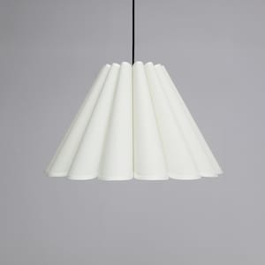 Duzy handmade white burlap ins high quality fabric and acrylic pleated pendant lighting ,custom made，110-240V/50-60Hz