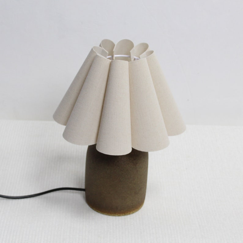 Duzy handmade light burlap and acrylic pleated ceramic base lamp for home decor-5, 110-240V/50-60Hz, Using Worldwide image 3