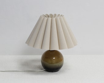 Duzy handmade light oatmeal color fabric pleated decoration creative table lamp-5#, 110-240V/50-60Hz, Using Worldwide