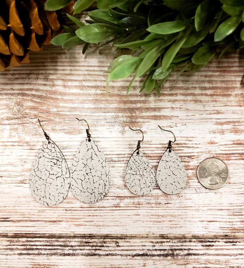 Farmhouse Teardrop earring White Crackle bridesmaid jewelry 302 Egg Shell