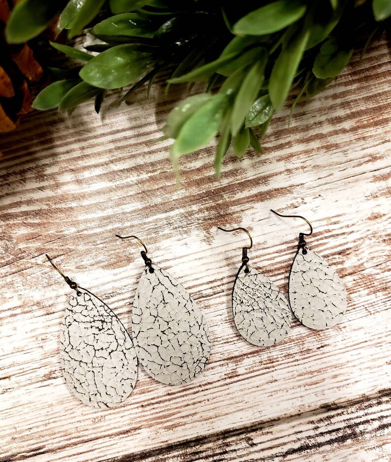 Farmhouse Teardrop earring White Crackle bridesmaid jewelry 302 Egg Shell