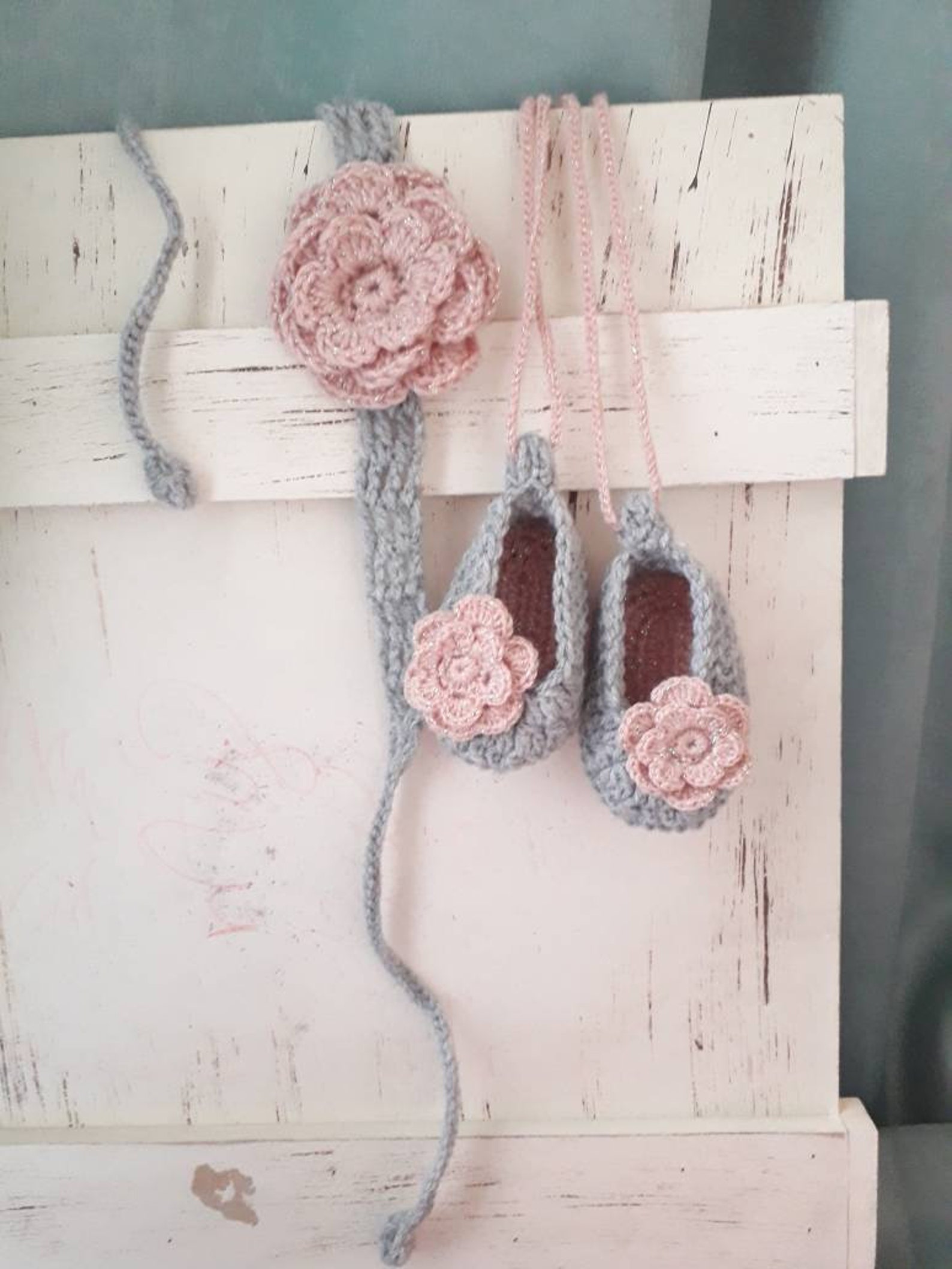 baby girl ballet shoes and heandband. baby girl ballet shoes. crochet baby ballet shoes.baby girl'shoes.my little angel baby girl ballet shoes and heandband. baby girl ballet shoes. crochet baby ballet shoes.baby girl'shoes.my little angel