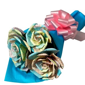 Bouquet en papier carte de l'atlas fabriqué à partir de livres endommagés, idées cadeaux pour l'obtention du diplôme, anniversaires et anniversaires