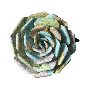 Atlas-Karte Papierblumen aus beschädigten Büchern, erhältlich in 3 Größen - Geschenkideen für Promotionen, Jubiläen und Geburtstage