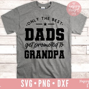 Op de afbeelding: Een grijs T-shirt met zwarte tekst die "ONLY THE BEST. DADS get promoted to GRANDPA" luidt.