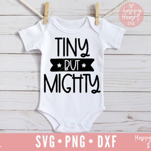 Tiny But Mighty SVG, Baby SVG, cześć, jestem tu nowy svg, dxf, png natychmiastowe pobieranie, Newborn SVG, Hello World svg, Baby boy svg, Baby Quote svg