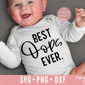 Puede incluir: Un pelele blanco con texto negro que dice "Best Dads Ever."