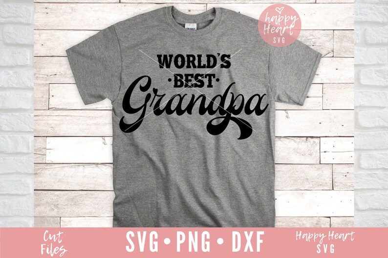 Op de afbeelding: Een grijs T-shirt met de tekst "WORLD'S BEST Grandpa" in zwarte cursieve letters.