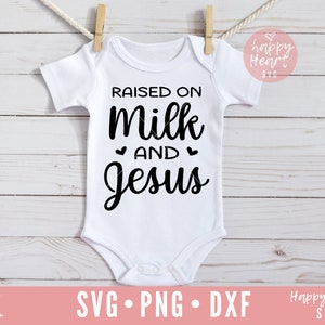 Cresciuto sul latte e Gesù SVG, Baby Sayings SVG, Neonato svg, dxf,png download istantaneo, Christian svg, Baby svg, Baby Quote svg, Onesie svg