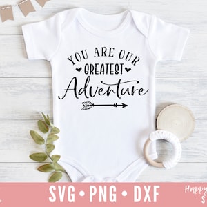 Jesteś naszą największą przygodą SVG, Cześć, jestem tu nowy SVG, Witaj świecie SVG, dxf, png natychmiastowe pobieranie, Noworodek SVG, Dziecko SVG, Przygoda SVG