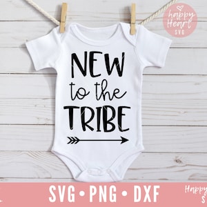Nowość w plemieniu svg, Nowość w załodze svg, Cześć, jestem tu nowy svg, Witaj świecie svg, dxf i png do natychmiastowego pobrania, Noworodek svg, Dziecko svg