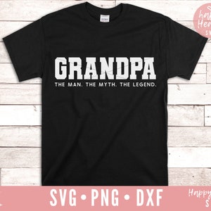 Op de afbeelding: Zwart T-shirt met witte tekst die "GRANDPA THE MAN. THE MYTH. THE LEGEND." luidt.