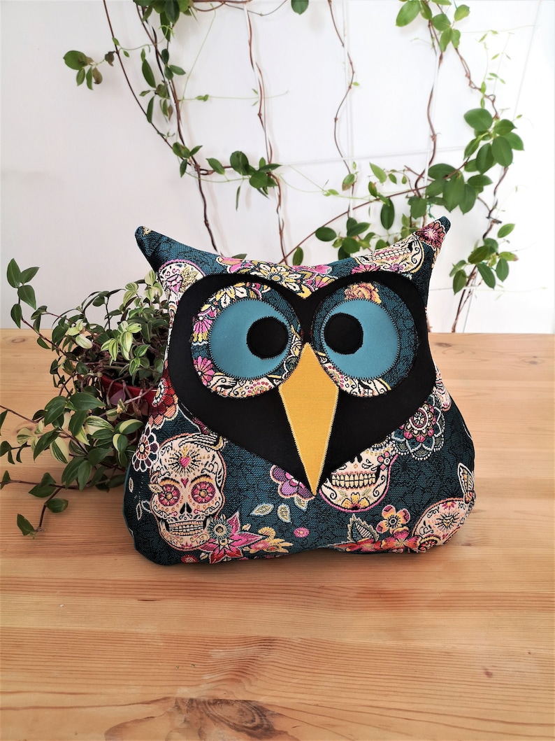 Decorative owlowl cushion blue duck jacquard velvet skulls