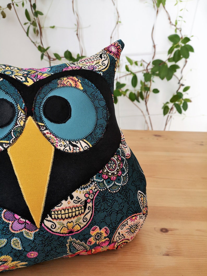 Decorative owlowl cushion blue duck jacquard velvet skulls