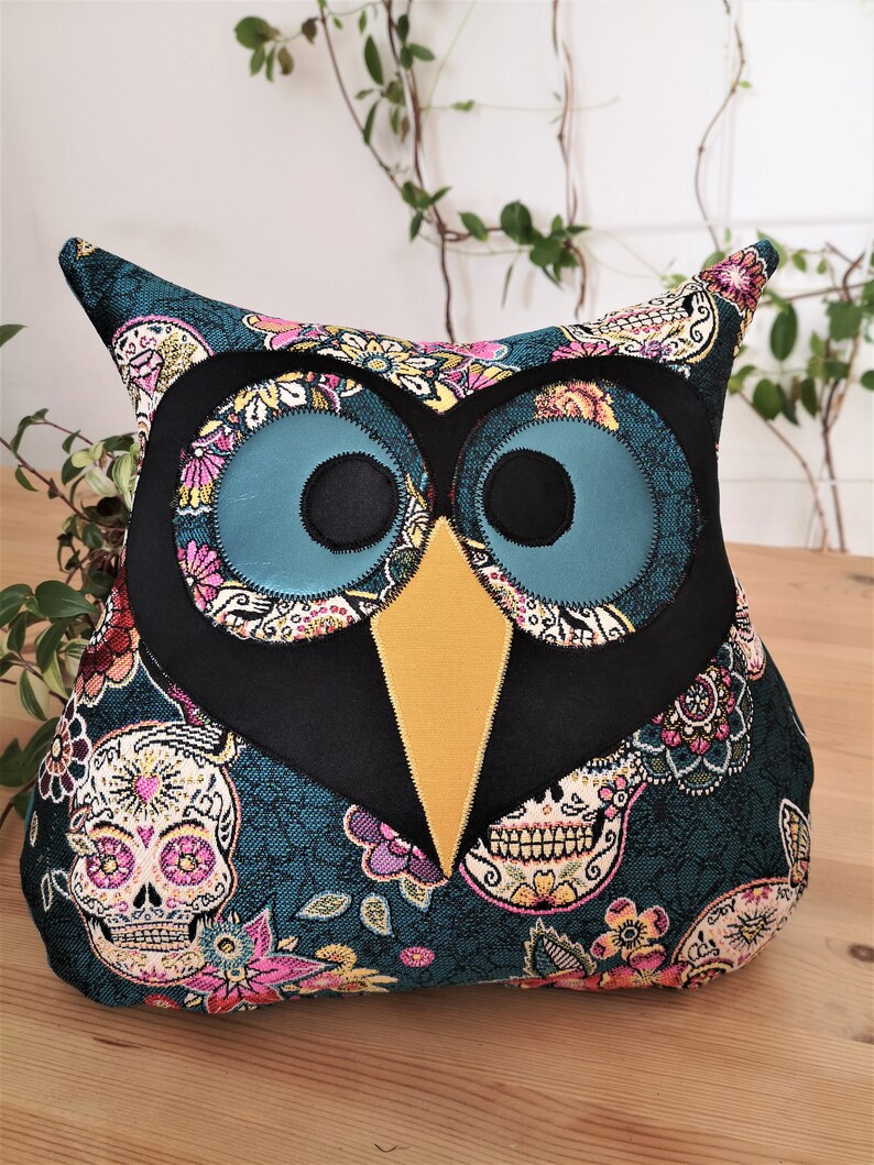 Decorative owlowl cushion blue duck jacquard velvet skulls