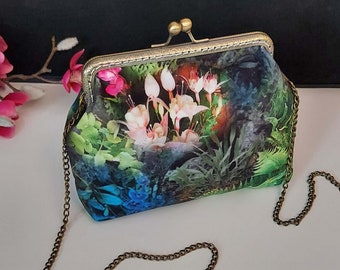 Retro Vintage Style Women's Clutch with Metal Clip Clasp, Floral Velvet Fabric