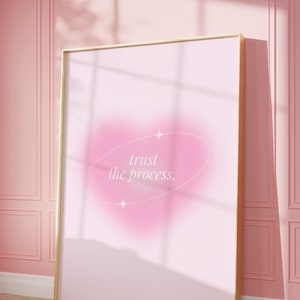 Téléchargement instantané d&#39;affiche d&#39;affirmation de dégradé granuleux rose, faites confiance au processus, affiche d&#39;aura rétro, art mural spirituel, impression d&#39;aura rose