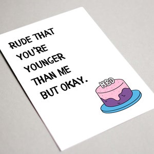Cartão de aniversário rude, cartão para impressão, rude que você é mais jovem que eu, mas ok, rude, mas ok Cartão engraçado de aniversário sarcástico Cartão malvado