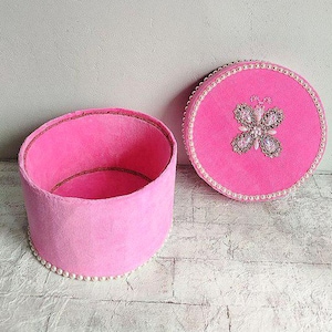 Caja de almacenamiento de terciopelo rosa Hermosa caja de regalo decorativa Caja con tapa decorada con pedrería y cuentas Un regalo para una familia en un nuevo hogar.