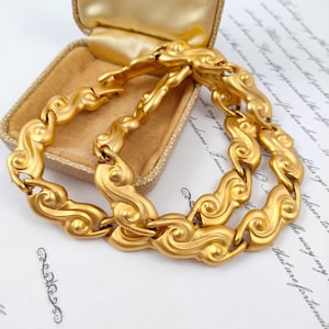 Vintage brushed gold link necklace - matte gold tone scroll wave design - M&S English brand Signed Jewellery - Etruscan style necklace