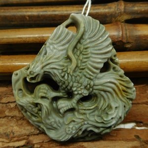 Natural Green Jasper Raven Head. Carving Bird Gemstone. Gemstone Animal Carvings (B4006)