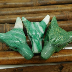 wolf Pendant. Carve wolf head. crystal wolf. wolf carving. amethyst carve wolf. black friday. thanksgiving day. crystal carve wolf (B4907)