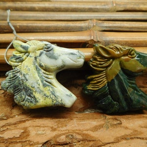 Carved Horse Pendant. Serpentine Horse Head. Hand Carve Horse Pendant. Crystal Horse. Carve Horse. Horse Necklace . Handmade Jewelry (B4891)