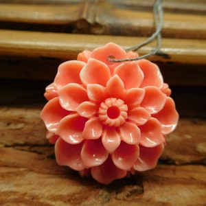 Carving Flower Bead. Pink Conch Carved Flower Pendant. Shell Craft Flower Pendant. Pink Flower. Wholesale Flower Jewelry