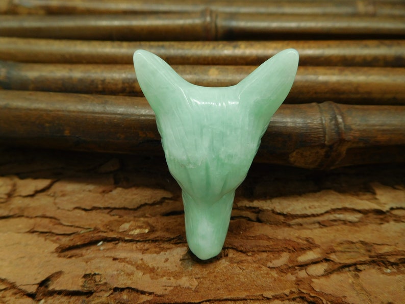 Green Onyx Jewellery Crystal Carving Wolf Stone Wolf Crystal B0601 Carved Wolf Pendants Wolf Necklace for Girl.Healing Crystals Jewelry