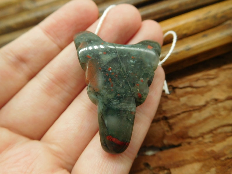 Spirit Animal Crystal Wolf Handmade Jewelry Wolf Choker Handmade Pendant Special Gift B2678 African Bloodstone Hand Carved Wolf