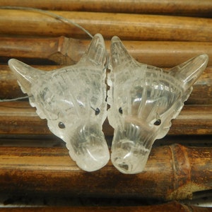 Carved wolf head. Clear quartz carving wolf jewelry. natural gemstone wolf. White quartz wolf bead. Wolf craft. Healing Crystal (B4930)