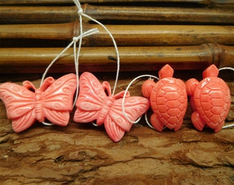 Carve shell pendant. carve turtle pair. conch shell craft. carve butterfly pair. pink conch shell. carve shell craft. jewelry making (B4565)