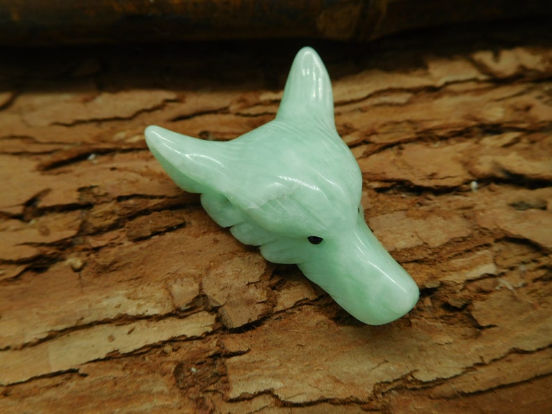 Green Onyx Jewellery Crystal Carving Wolf Stone Wolf Crystal B0601 Carved Wolf Pendants Wolf Necklace for Girl.Healing Crystals Jewelry