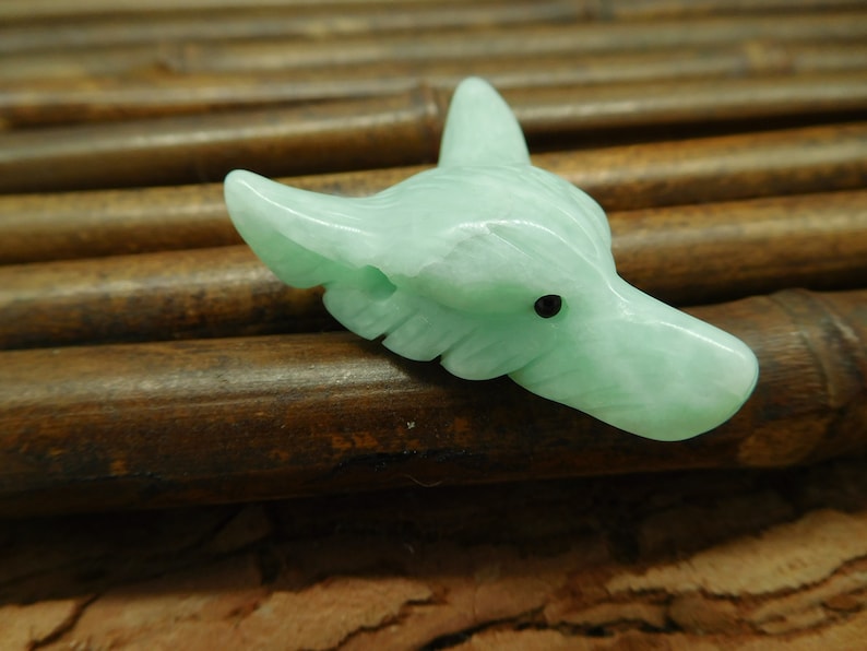 Green Onyx Jewellery Crystal Carving Wolf Stone Wolf Crystal B0601 Carved Wolf Pendants Wolf Necklace for Girl.Healing Crystals Jewelry