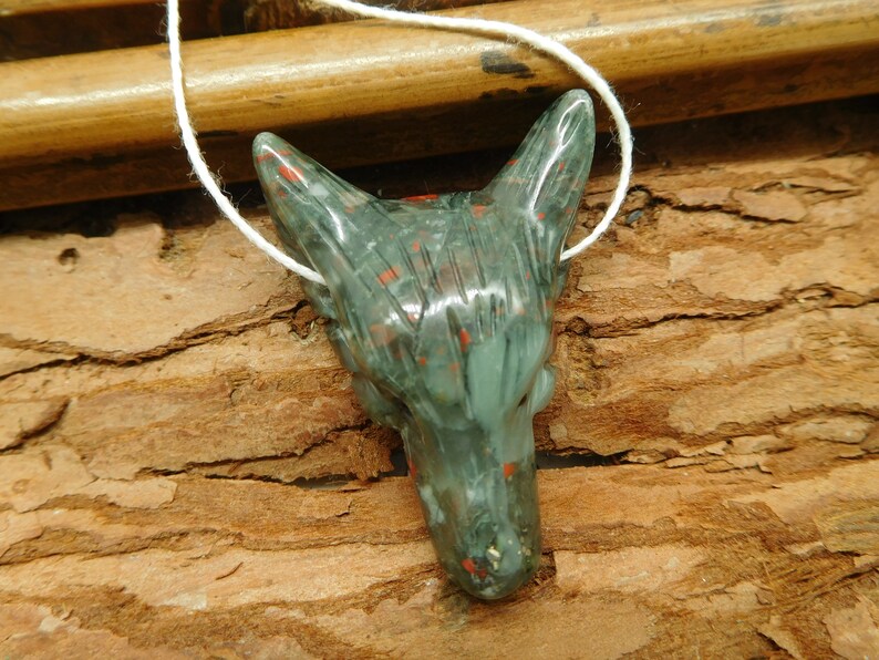 Spirit Animal Crystal Wolf Handmade Jewelry Wolf Choker Handmade Pendant Special Gift B2678 African Bloodstone Hand Carved Wolf
