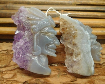 Colgante de guerrero con geoda tallada. Joyería hecha a mano. Guerrero de cristal. Venta de lunes cibernético. Cabeza de tribu estadounidense de ágata geoda. Cabeza de indio (B4899)