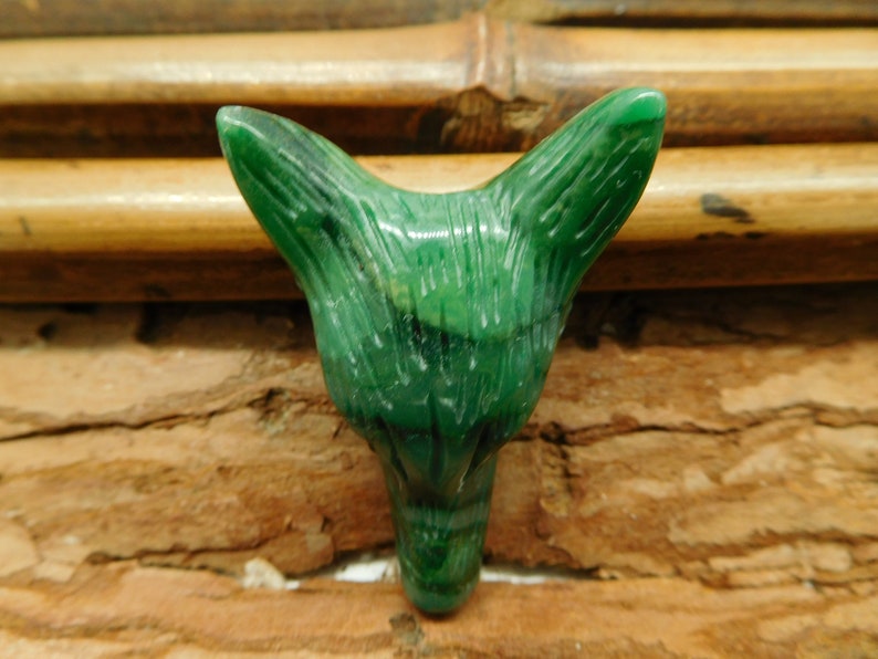 Animal Carving. Carved Wolf Pendant B4457 Wolf Jewelry For Men New Year Sale Wolf Lover African Jade Wolf Head Green Crystal Bead