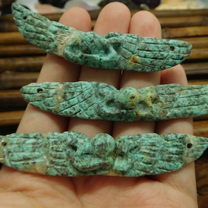 Turquoise vintage pendant. carve eagle pendant. carved eagle. animal totem. carve crystal bird. labradorite craft. eagle jewelry (B5139)