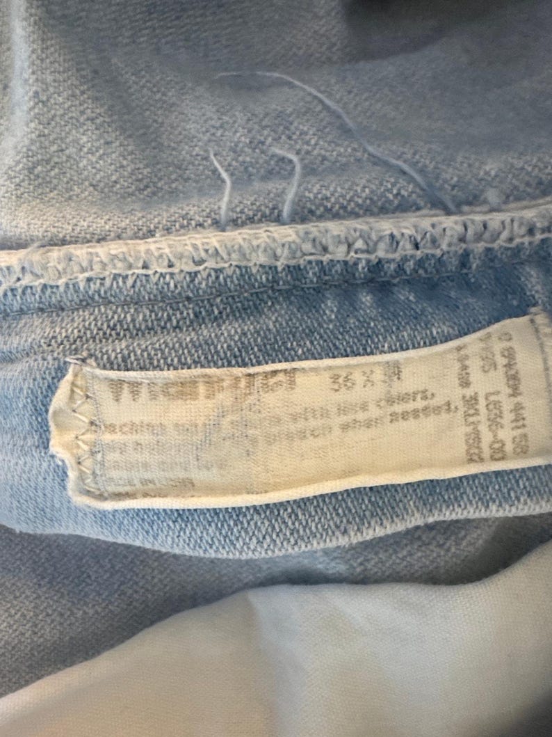 Vintage Wrangler USA Made 36x34 Tagged Light Wash Denim Blue Jeans imagem 3