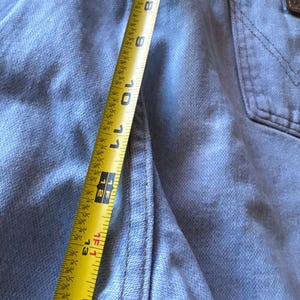 Vintage Wrangler USA Made 36x34 Tagged Light Wash Denim Blue Jeans imagem 9
