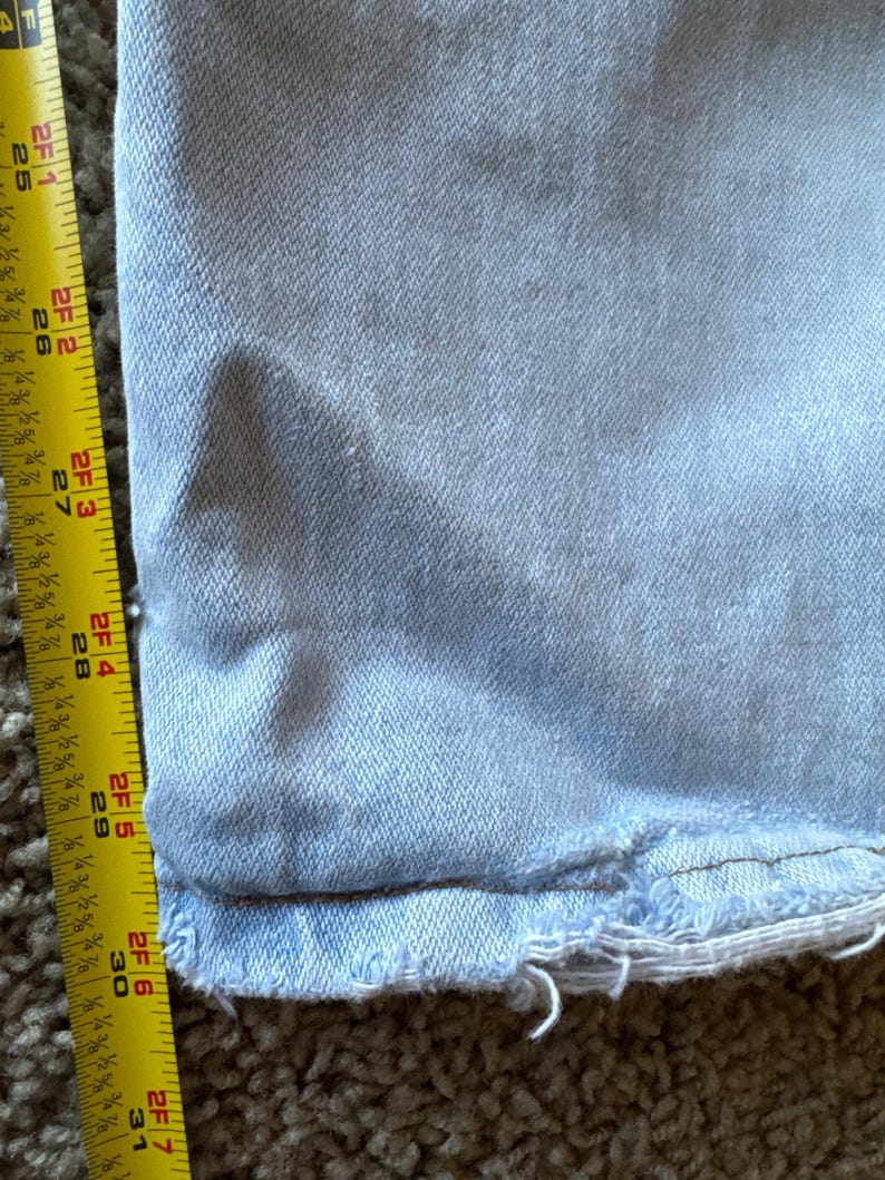 Vintage Wrangler USA Made 36x34 Tagged Light Wash Denim Blue Jeans imagem 8
