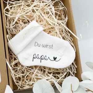 Schwangerschaft verkünden Überraschung schwanger Du wirst Oma du wirst Papa Geschenkebox Babysocke Baby 2024 Du wirst Tante Bild 4