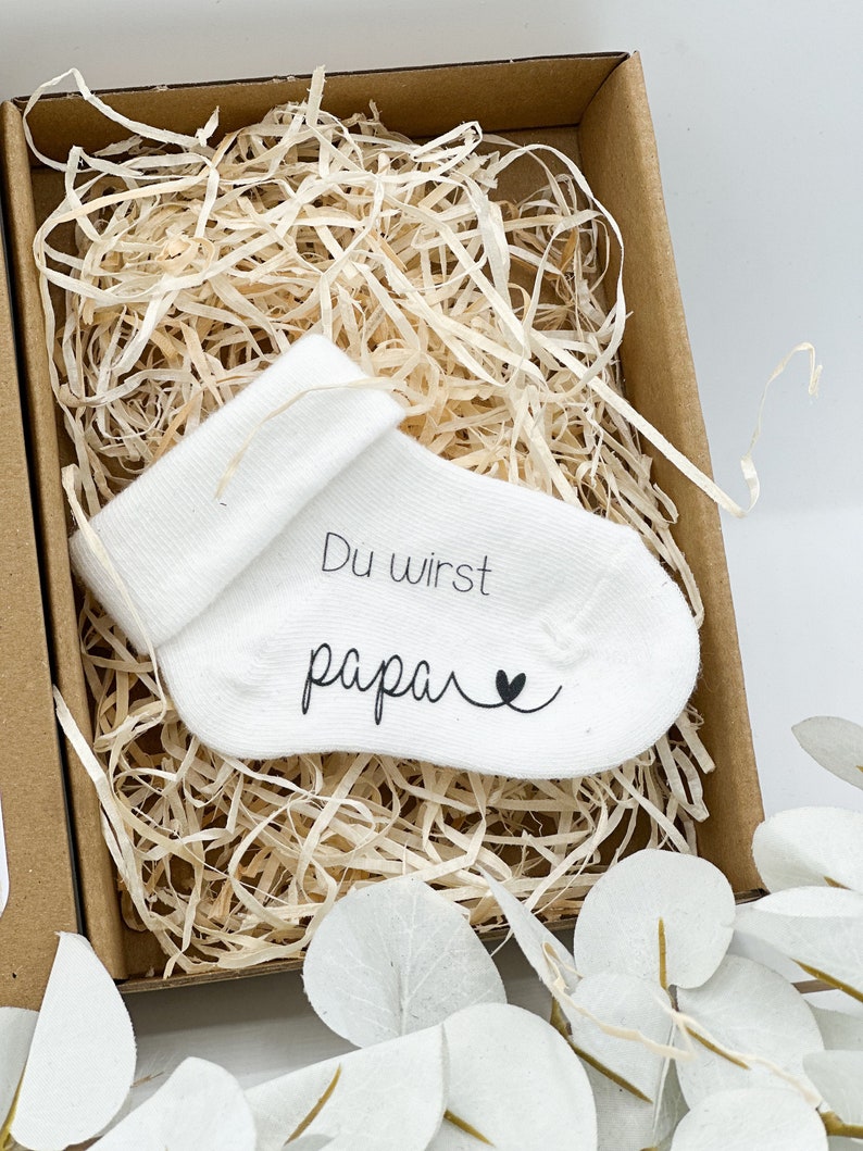 Schwangerschaft verkünden Überraschung schwanger Du wirst Oma du wirst Papa Geschenkebox Babysocke Baby 2024 Du wirst Tante Bild 4