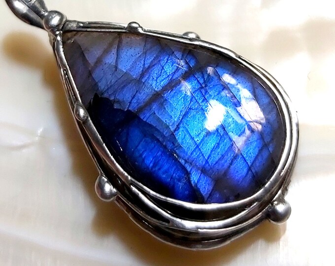 Edle Steine kunstvoll gefasst von EvelyneGOLDSTEIN auf Etsy