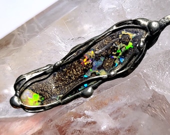 Pendentif En Opale Boulder D'Australie (Queensland) - Pierre Naturelle De 6,70 Carats (7,45 TCW) - Taille Libre - Neuf
