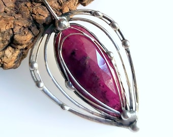 Fantastic heart pendant with a large faceted RUBY drop - intensive color - UNIKAT!