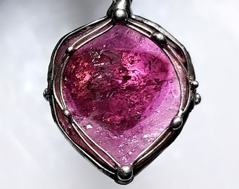 Wonderful tourmaline pendant "Heart Leaf" crystalline tourmaline disc - intense color - with great mica - UNIQUE!