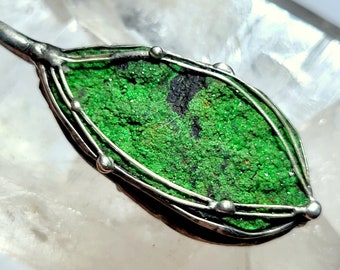 Uvarovite pendant - green garnet - intense color - crystalline structures - can be worn on both sides - UNIQUE! For men and women!